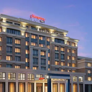 Hotel Hampton By Hilton Triumphal Arch